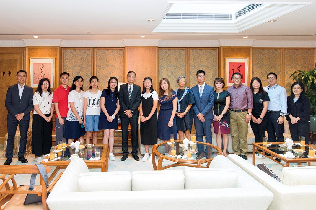 SHKP subsidizes overseas study for children of staff to broaden horizons